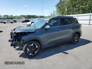 2024 Kia Seltos EX z VIN KNDER2AA7R7588935, wystawiony jako Copart lot #52983495 z przebiegiem Nie podano mil oraz Szkoda całkowita • Salvage title. Historia ofert i sprzedaży dostępna na DreamBid. Obrazek 1.