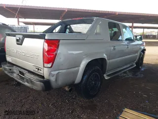 2005 Chevrolet Avalanche Z71 with VIN 3GNEK12Z35G284607, listed as a IAAI auction lot 41868849 with 213,834 mi miles. Bid and sale history available at carsss.com. Image 4.