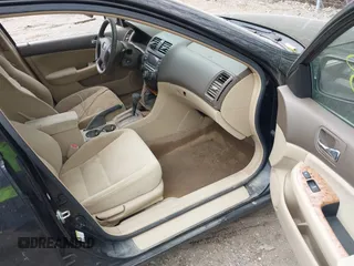 2005 Honda Accord EX z VIN 1HGCM56715A161334, wystawiony jako IAAI lot #42022973 z przebiegiem 159 000 mil mil oraz . Historia ofert i sprzedaży dostępna na DreamBid. Obrazek 5.