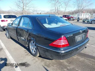 2002 Mercedes-Benz S-Class 4.3L with VIN WDBNG70J72A237700, listed as a IAAI auction lot 41700169 with 153,977 mi miles. Bid and sale history available at carsss.com. Image 3.