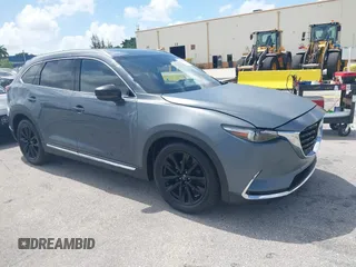 2021 Mazda CX-9 Carbon Edition z VIN JM3TCBDY4M0538083, wystawiony jako IAAI lot #42787681 z przebiegiem 45 962 mil mil oraz . Historia ofert i sprzedaży dostępna na DreamBid. Obrazek 1.