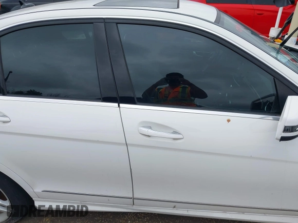 2014 Mercedes-Benz C 250 Sport with VIN WDDGF4HB1EA934119, listed as a IAAI auction lot 42489807 with 159,405 mi miles and . Bid and sale history available at DreamBid. Image 13.