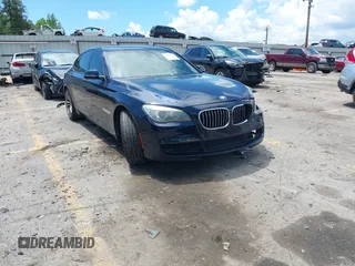 2015 BMW 7 Series 740i z VIN WBAYA6C59FD826726, wystawiony jako IAAI lot #42254240 z przebiegiem 110 006 mil mil oraz . Historia ofert i sprzedaży dostępna na DreamBid. Obrazek 1.
