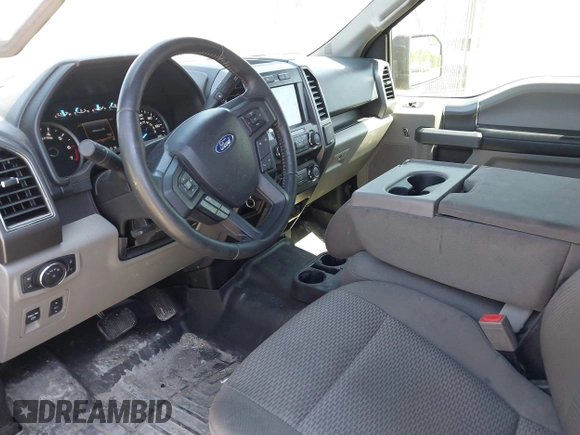2019 Ford F-150 XL z VIN 1FTEX1C51KFA73506, wystawiony jako IAAI lot #42065274 z przebiegiem 144 397 mil mil oraz . Historia ofert i sprzedaży dostępna na DreamBid. Obrazek 6.