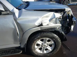 2014 Toyota 4Runner SR5 z VIN JTEZU5JR0E5072540, wystawiony jako IAAI lot #40825743 z przebiegiem 125 825 mil mil oraz . Historia ofert i sprzedaży dostępna na DreamBid. Obrazek 6.