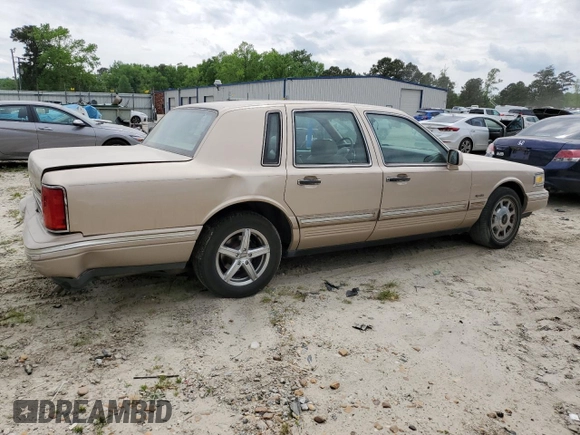 1997 Lincoln Town Car Signature z VIN 1LNLM82W8VY705599, wystawiony jako Copart lot #53096165 z przebiegiem 166 585 mil mil oraz Czysty tytuł • Clean title. Historia ofert i sprzedaży dostępna na DreamBid. Obrazek 3.