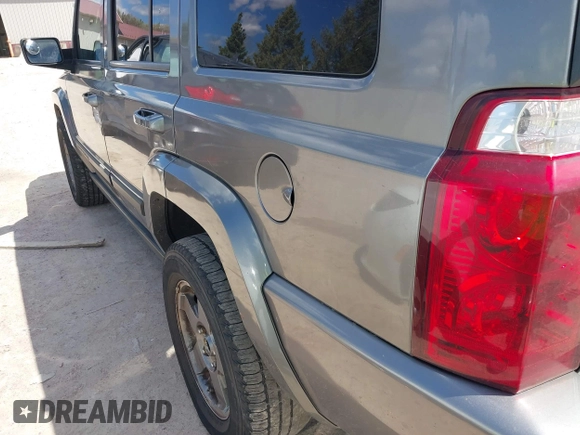 2007 Jeep Commander Sport z VIN 1J8HG48P87C647870, wystawiony jako IAAI lot #42185954 z przebiegiem 269 402 mil mil oraz . Historia ofert i sprzedaży dostępna na DreamBid. Obrazek 15.