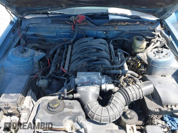 2005 Ford Mustang GT Deluxe z VIN 1ZVFT82H155200458, wystawiony jako IAAI lot #42273923 z przebiegiem 136 008 mil mil oraz . Historia ofert i sprzedaży dostępna na DreamBid. Obrazek 10.