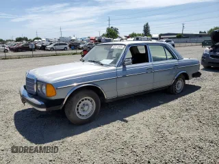 1981 Mercedes-Benz 300 D z VIN WDBAB30A3BB224152, wystawiony jako Copart lot #60512855 z przebiegiem 201 720 mil mil oraz Czysty tytuł • Clean title. Historia ofert i sprzedaży dostępna na DreamBid. Obrazek 1.