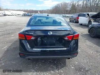 2022 Nissan Altima 2.5 SR with VIN 1N4BL4CV6NN414379, listed as a IAAI auction lot 41932112 with 42,273 mi miles. Bid and sale history available at carsss.com. Image 16.