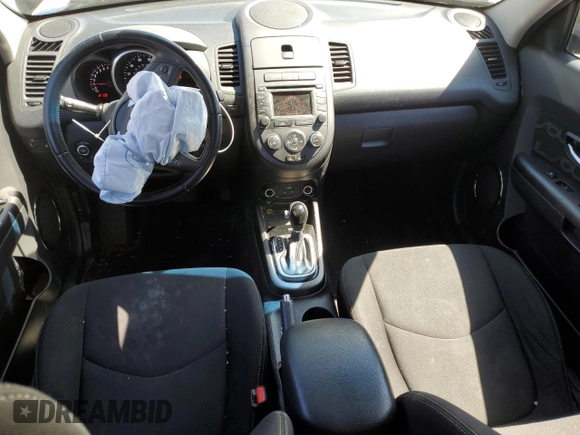 2013 Kia Soul + z VIN KNDJT2A66D7488670, wystawiony jako Copart lot #53429165 z przebiegiem 102 617 mil mil oraz Szkoda całkowita • Salvage title. Historia ofert i sprzedaży dostępna na DreamBid. Obrazek 8.