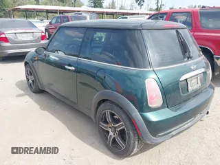 2005 MINI Hardtop with VIN WMWRC334X5TC59101, listed as a IAAI auction lot 42467671 with 180,264 mi miles and . Bid and sale history available at DreamBid. Image 3.