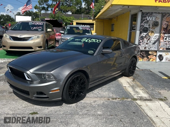2013 Ford Mustang V6 z VIN 1ZVBP8AMXD5211507, wystawiony jako Copart lot #63517505 z przebiegiem 232 023 mil mil oraz Czysty tytuł • Clean title. Historia ofert i sprzedaży dostępna na DreamBid. Obrazek 2.