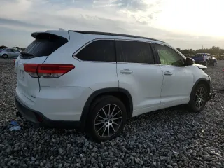 2018 Toyota Highlander SE with VIN 5TDJZRFH9JS823259, listed as a Copart auction lot 64882735 with 97,401 mi miles and Salvage title. Bid and sale history available at DreamBid. Image 3.