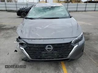 2024 Nissan Sentra S z VIN 3N1AB8BV6RY268417, wystawiony jako Copart lot #55826095 z przebiegiem 11 353 mil mil oraz Szkoda całkowita • Salvage title. Historia ofert i sprzedaży dostępna na DreamBid. Obrazek 5.