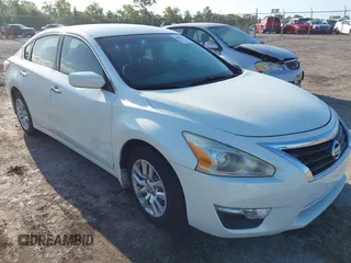 2014 Nissan Altima SV with VIN 1N4AL3AP3EC422980, listed as a IAAI auction lot 42002612 with 147,147 mi miles and . Bid and sale history available at carsss.com. Image 1.