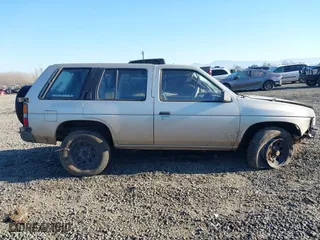 1992 Nissan Pathfinder LE with VIN JN8HD17Y4NW014548, listed as a IAAI auction lot 41461969 with 245,282 mi miles. Bid and sale history available at carsss.com. Image 12.