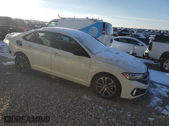 2024 Volkswagen Jetta Sport z VIN 3VWBM7BU5RM047747, wystawiony jako Copart lot #87579515 z przebiegiem 4 289 mil mil oraz Szkoda całkowita • Salvage title. Historia ofert i sprzedaży dostępna na DreamBid. Obrazek 4.