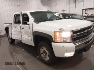 2011 Chevrolet Silverado 1500 LT with VIN 3GCPKSE30BG358642, listed as a IAAI auction lot 41710353 with 207,454 mi miles. Bid and sale history available at carsss.com. Image 1.