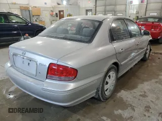 2005 Hyundai Sonata GL with VIN KMHWF25H05A169449, listed as a Copart auction lot 40015383 with 171,927 mi miles and Non Repairable. Bid and sale history available at carsss.com. Image 4.