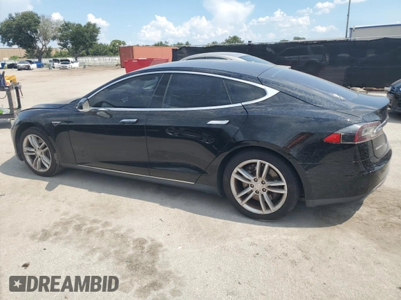2013 Tesla Model S z VIN 5YJSA1DN6DFP20864, wystawiony jako Copart lot #66708325 z przebiegiem 179 928 mil mil oraz Czysty tytuł • Clean title. Historia ofert i sprzedaży dostępna na DreamBid. Obrazek 2.