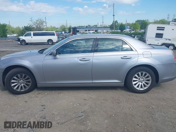 2014 Chrysler 300 z VIN 2C3CCAAG3EH380058, wystawiony jako IAAI lot #42220051 z przebiegiem 116 263 mil mil oraz . Historia ofert i sprzedaży dostępna na DreamBid. Obrazek 14.