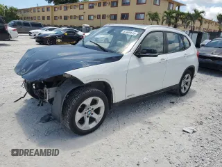2014 BMW X1 xDrive28i z VIN WBAVL1C55EVY13383, wystawiony jako Copart lot #57409515 z przebiegiem Nie podano mil oraz Tytuł czysty. Historia ofert i sprzedaży dostępna na DreamBid. Obrazek 1.