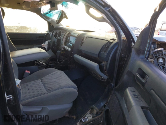 2012 Toyota Tundra z VIN 5TFUY5F13CX259746, wystawiony jako IAAI lot #41290747 z przebiegiem 190 583 mil mil oraz . Historia ofert i sprzedaży dostępna na DreamBid. Obrazek 5.