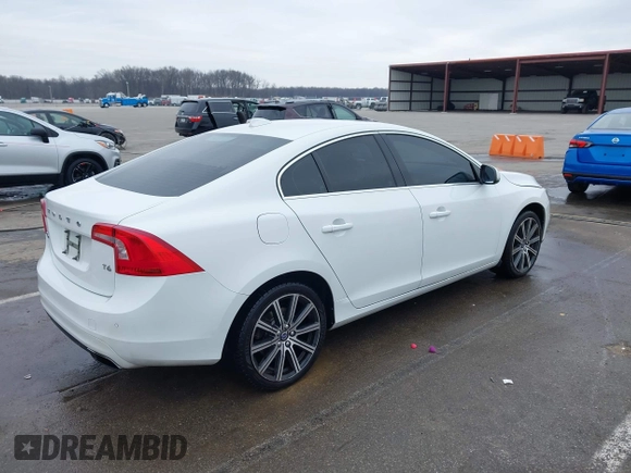 2015 Volvo S60 T6 Drive-E with VIN YV149MFK1F2366869, listed as a IAAI auction lot 41452923 with 98,005 mi miles. Bid and sale history available at carsss.com. Image 4.