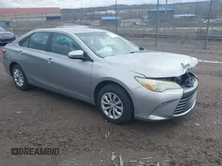 2015 Toyota Camry XLE with VIN 4T4BF1FK4FR498406, listed as a IAAI auction lot 41945968 with 178,070 mi miles. Bid and sale history available at carsss.com. Image 1.