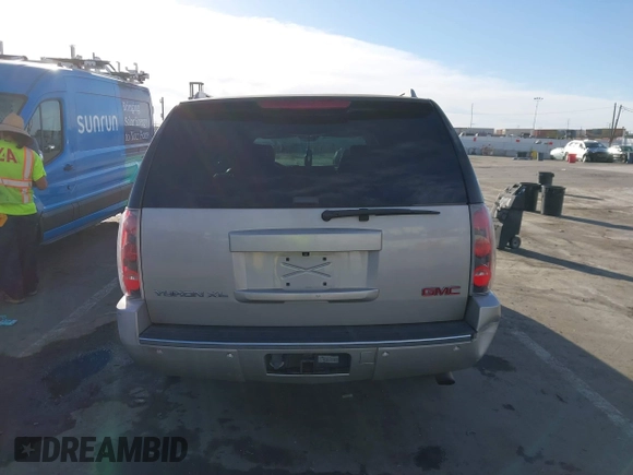 2007 GMC Yukon XL z VIN 1GKFK668X7J319869, wystawiony jako IAAI lot #41681597 z przebiegiem 154 318 mil mil oraz . Historia ofert i sprzedaży dostępna na DreamBid. Obrazek 16.