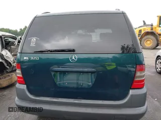 1998 Mercedes-Benz M 320/430/500 z VIN 4JGAB54E5WA006036, wystawiony jako IAAI lot #42230324 z przebiegiem 301 386 mil mil oraz . Historia ofert i sprzedaży dostępna na DreamBid. Obrazek 17.