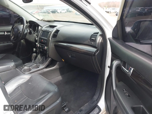 2013 Kia Sorento SX with VIN 5XYKW4A2XDG381578, listed as a IAAI auction lot 41846320 with 185,112 mi miles. Bid and sale history available at carsss.com. Image 5.