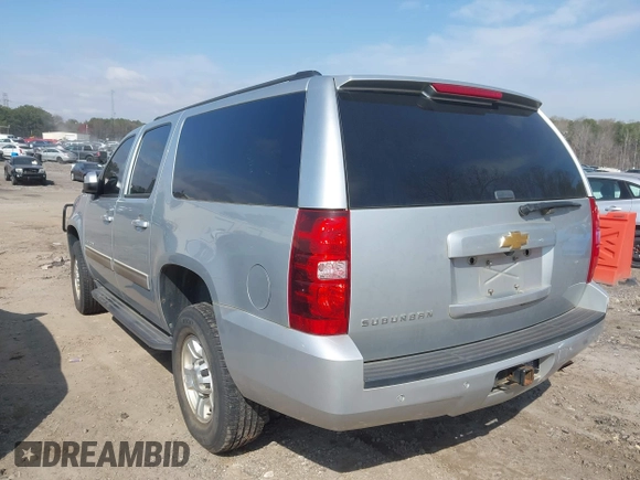 2013 Chevrolet Suburban LS z VIN 1GNWKLEGXDR305591, wystawiony jako IAAI lot #41785334 z przebiegiem 203 613 mil mil oraz . Historia ofert i sprzedaży dostępna na DreamBid. Obrazek 3.