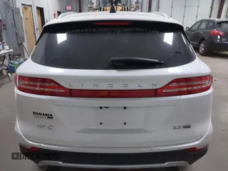 2016 Lincoln MKC Reserve z VIN 5LMTJ3DH6GUJ11160, wystawiony jako IAAI lot #41802010 z przebiegiem 96 861 mil mil oraz . Historia ofert i sprzedaży dostępna na DreamBid. Obrazek 17.