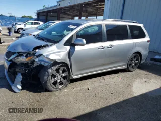 2017 Toyota Sienna SE with VIN 5TDXZ3DC0HS818945, listed as a Copart auction lot 49967775 with 103,571 mi miles and Salvage Title. Bid and sale history available at carsss.com. Image 1.