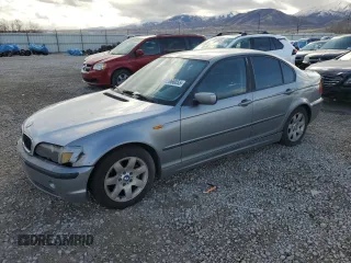2004 BMW 3 Series 325i with VIN WBAET37474NJ95589, listed as a Copart auction lot 43966055 with 214,638 mi miles and Salvage Title. Bid and sale history available at carsss.com. Image 1.