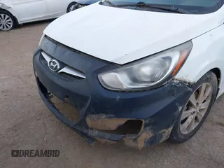 2013 Hyundai Accent SE z VIN KMHCU5AE8DU090226, wystawiony jako IAAI lot #41652307 z przebiegiem 235 459 mil mil oraz . Historia ofert i sprzedaży dostępna na DreamBid. Obrazek 6.