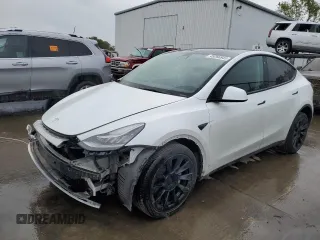 2022 Tesla Model Y Long Range with VIN 7SAYGDEE1NF491488, listed as a Copart auction lot 49266945 with 44,703 mi miles and Salvage Title. Bid and sale history available at carsss.com. Image 1.