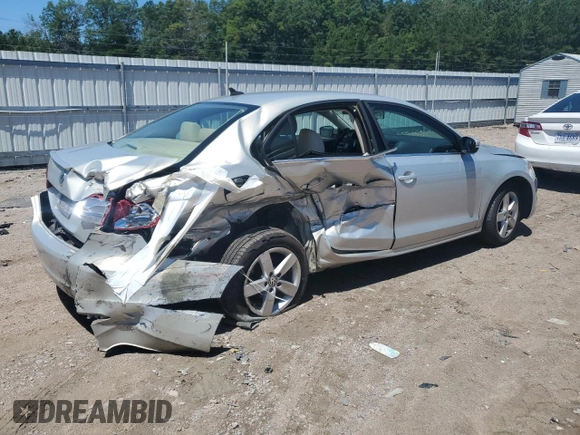 2012 Volkswagen Jetta TDI w/Premium & Nav z VIN 3VWLL7AJ7CM011404, wystawiony jako Copart lot #61536925 z przebiegiem 133 183 mil mil oraz Szkoda całkowita • Salvage title. Historia ofert i sprzedaży dostępna na DreamBid. Obrazek 3.