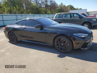 2022 BMW M8 Competition z VIN WBSAE0C08NCK00673, wystawiony jako Copart lot #61285334 z przebiegiem Nie podano mil oraz Szkoda całkowita • Salvage title. Historia ofert i sprzedaży dostępna na DreamBid. Obrazek 4.