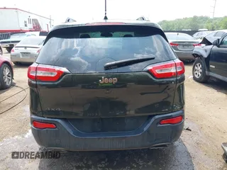 2016 Jeep Cherokee Latitude z VIN 1C4PJMCS3GW326575, wystawiony jako IAAI lot #42502217 z przebiegiem 76 805 mil mil oraz . Historia ofert i sprzedaży dostępna na DreamBid. Obrazek 16.