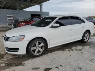 2013 Volkswagen Passat SE with VIN 1VWBP7A35DC107438, listed as a Copart auction lot 61307545 with 135,831 mi miles and Clean title. Bid and sale history available at DreamBid. Image 1.