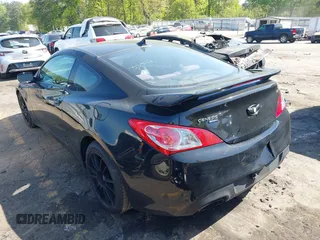 2010 Hyundai Genesis Coupe z VIN KMHHT6KDXAU015933, wystawiony jako IAAI lot #42013914 z przebiegiem 199 831 mil mil oraz . Historia ofert i sprzedaży dostępna na DreamBid. Obrazek 3.