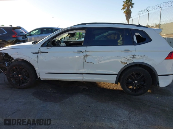 2022 Volkswagen Tiguan SE R-Line Black with VIN 3VVCB7AX1NM022655, listed as a IAAI auction lot 41319977 with 92,860 mi miles and . Bid and sale history available at DreamBid. Image 15.