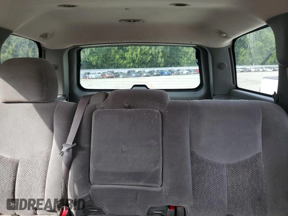2004 Chevrolet Tahoe LS with VIN 1GNEC13V04R132890, listed as a Copart auction lot 56128195 with 174,907 mi miles and Clean title. Bid and sale history available at DreamBid. Image 10.