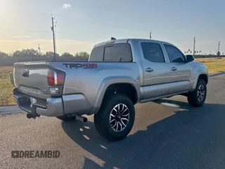 2023 Toyota Tacoma SR z VIN 3TMCZ5AN4PM566647, wystawiony jako Copart lot #60572355 z przebiegiem 43 666 mil mil oraz Czysty tytuł • Clean title. Historia ofert i sprzedaży dostępna na DreamBid. Obrazek 4.