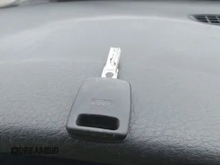1996 Audi A6 z VIN WAUGA84A6TN084231, wystawiony jako IAAI lot #40940280 z przebiegiem 210 502 mil mil oraz . Historia ofert i sprzedaży dostępna na DreamBid. Obrazek 11.