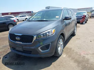 2016 Kia Sorento LX with VIN 5XYPGDA31GG166560, listed as a IAAI auction lot 39903526 with 1 mi miles. Bid and sale history available at carsss.com. Image 2.