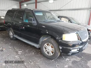 2004 Ford Expedition Special Service with VIN 1FMPU15L44LB81146, listed as a IAAI auction lot 41919338 with 174,678 mi miles. Bid and sale history available at carsss.com. Image 1.